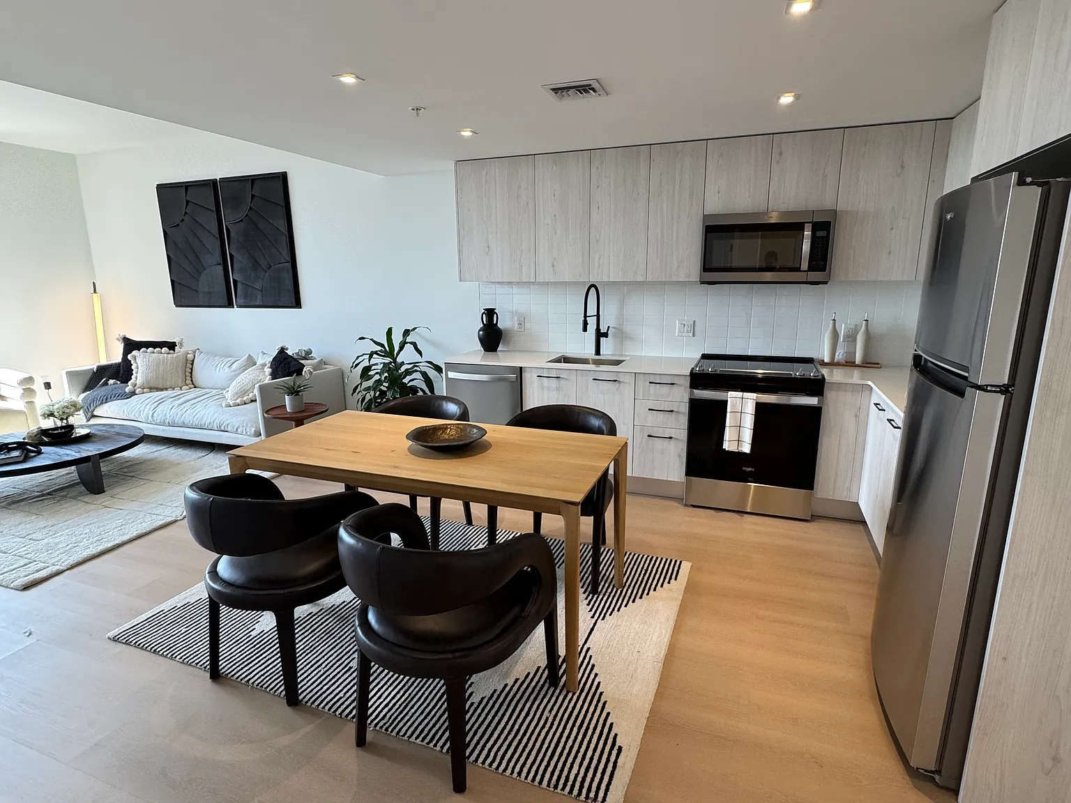 1 bed, 800 sqft, $2,790 — Photo 4