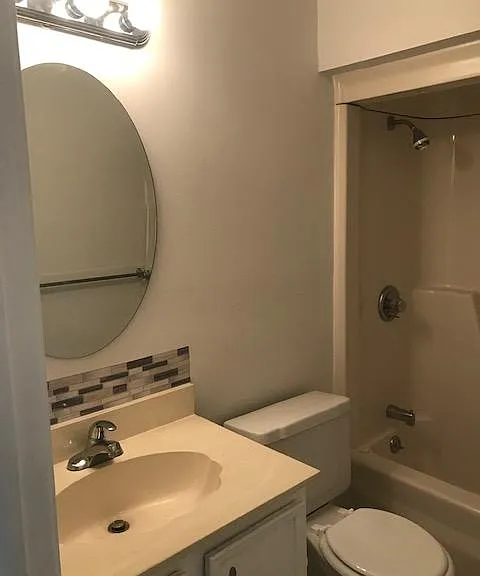 304 Palm Coast Pkwy NE — Photo 10