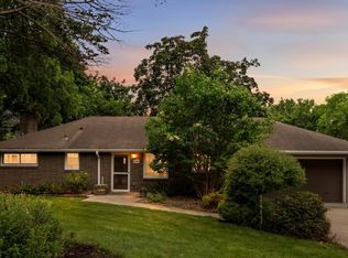 2884 W Owasso Blvd, Roseville, MN 55113