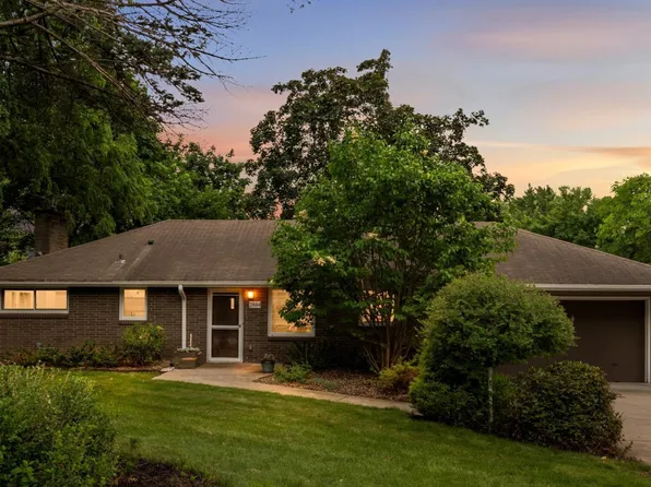 2884 W Owasso Blvd, Roseville, MN 55113