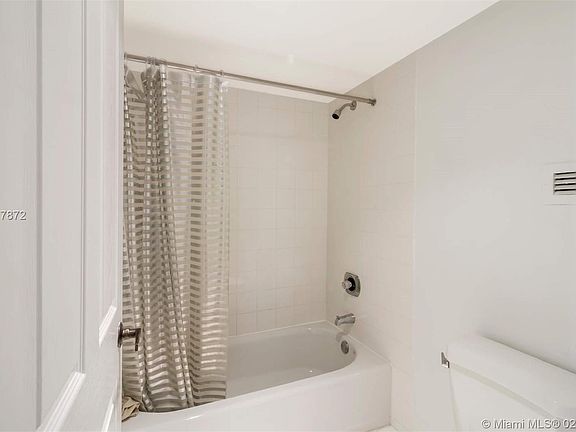 4th image of 635 Euclid Ave APT 0108