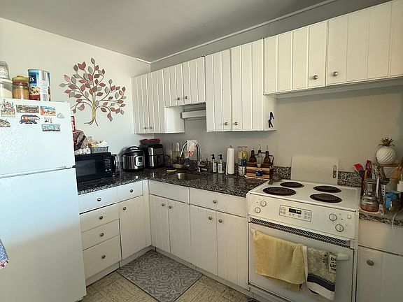 2nd image of 3930 N Pine Grove Ave APT 1402