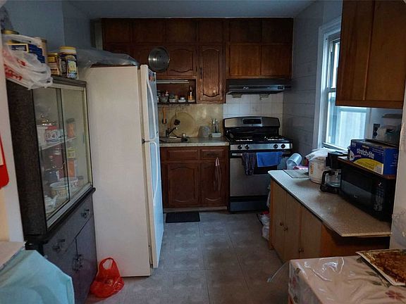 4th image of 48-14 39th Ave