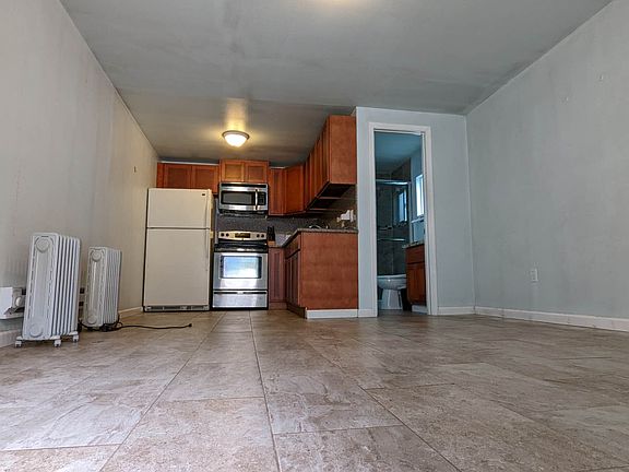 5th image of 1408 Bellingham Way #1