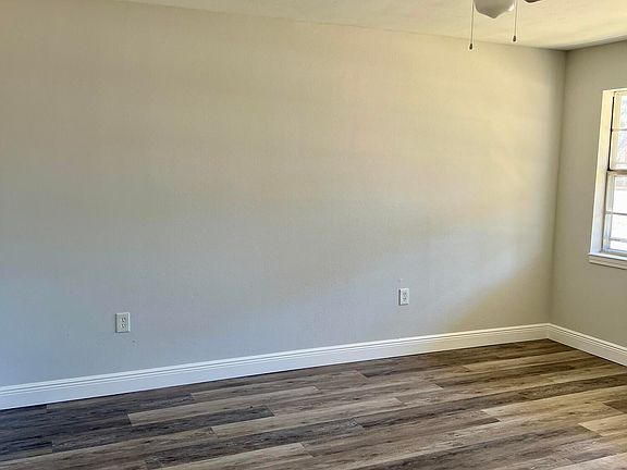 3rd image of 15 Cottonwood Ct