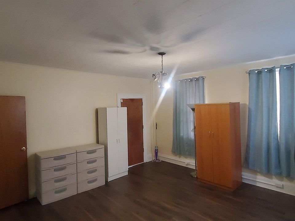 2nd image of 228 Pearsall Ave Floor 1