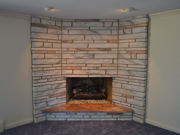 Quartz stone gas fireplace