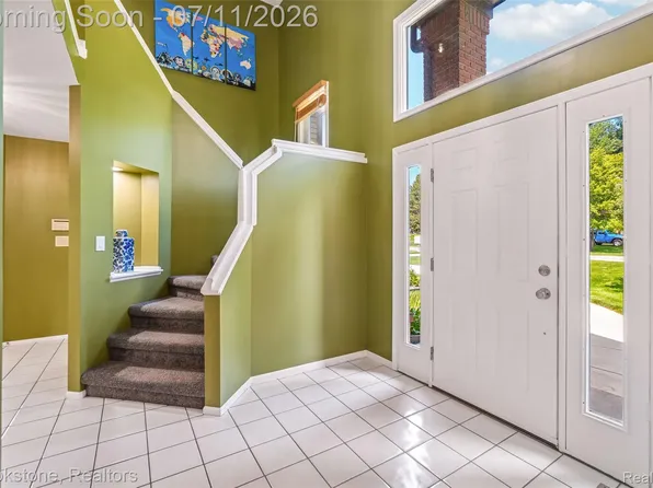 6423 Southampton Dr, Clarkston, MI 48346