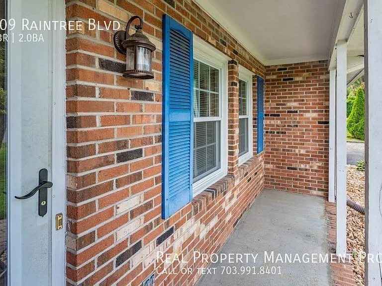 209 Raintree Blvd — Photo 5