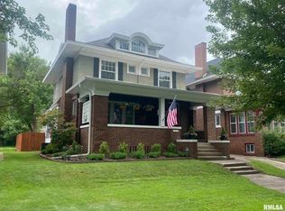 1015 N Institute Pl, Peoria, IL