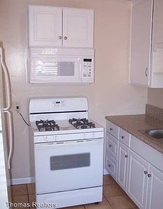 4th image of 2655 Montclair St