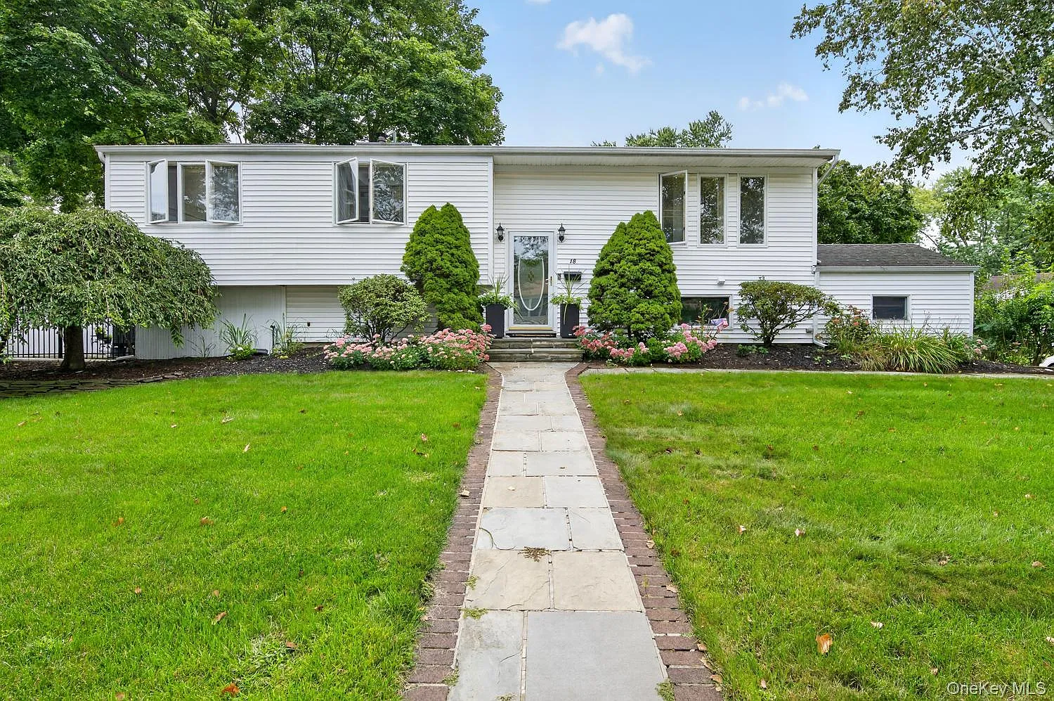 1 bed, 1.0 bath, $2,800 — Photo 1