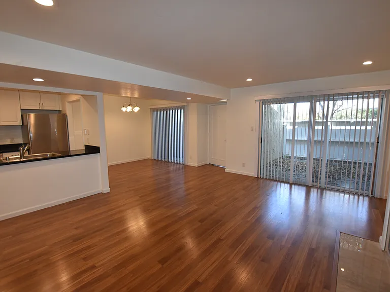 675 Sharon Park Dr #147 — Photo 12