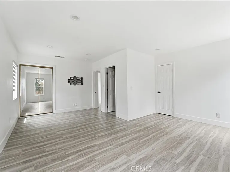 709 Warren Ln — Photo 24