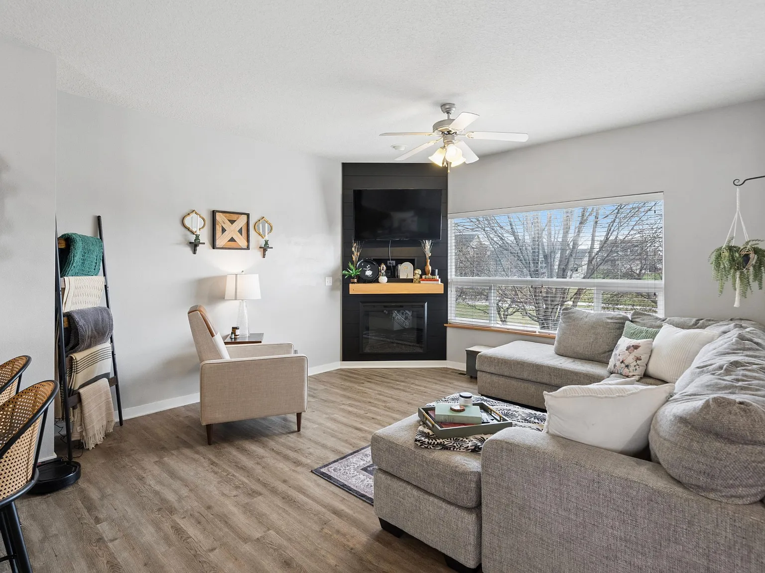 3 bed, 2.5 bath, 1560 sqft, $1,800 — Photo 4