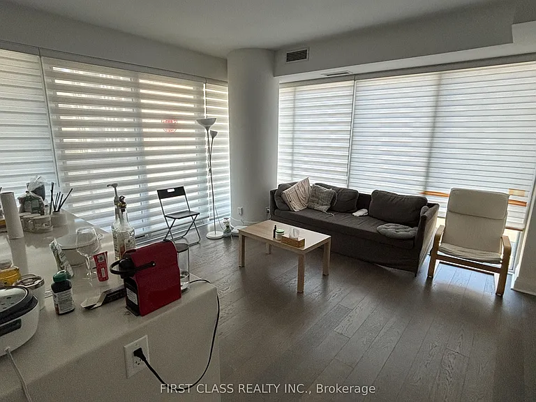 1080 Bay St #1110 — Photo 2