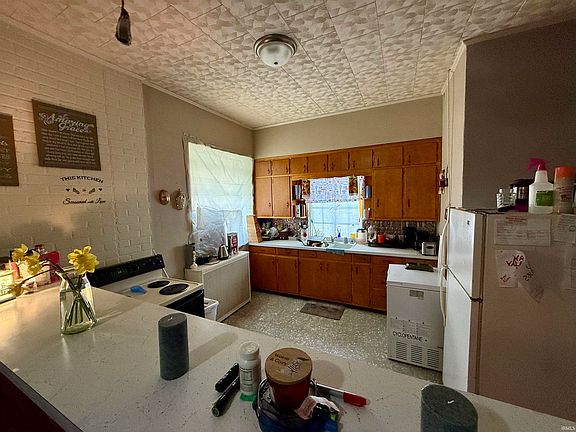 3rd image of 115 S 5th St