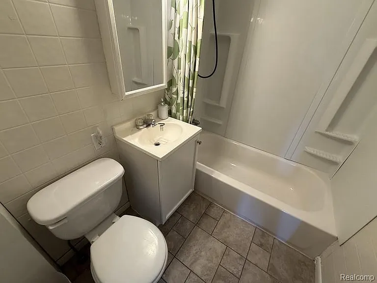 5015 Sashabaw Rd — Photo 12