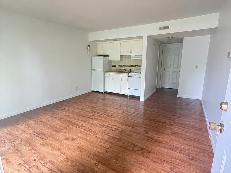 2200 S Illinois Ave #9 — Photo 6