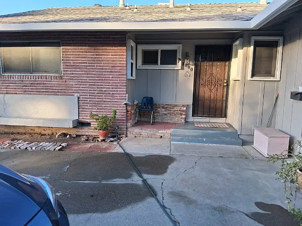 3900 Fargo Way — Photo 1