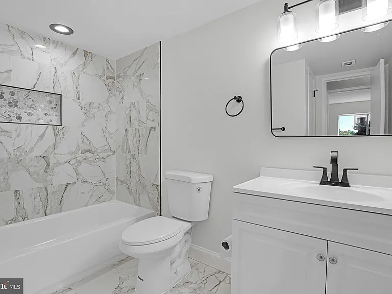 10234 Prince Pl #104 — Photo 2
