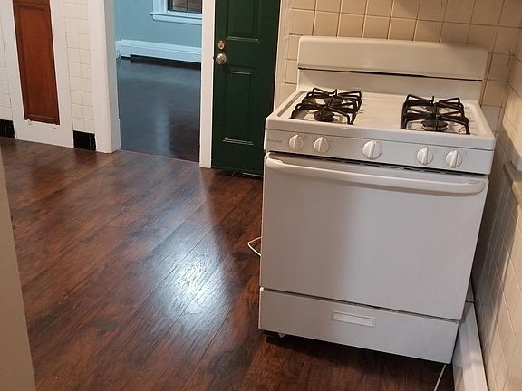 2nd image of 14 Saint Pauls Ave APT 3