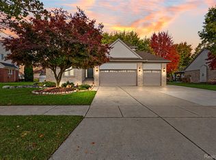 31095 Broderick Dr, Chesterfield, MI 48051