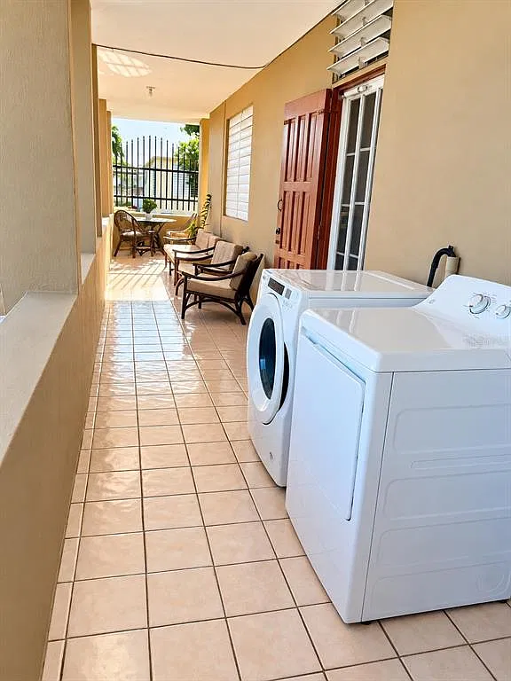 2 bed, 1.0 bath, 1460 sqft, $1,000 — Photo 2