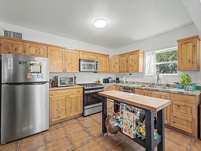 335 W Georgia Ave — Photo 7