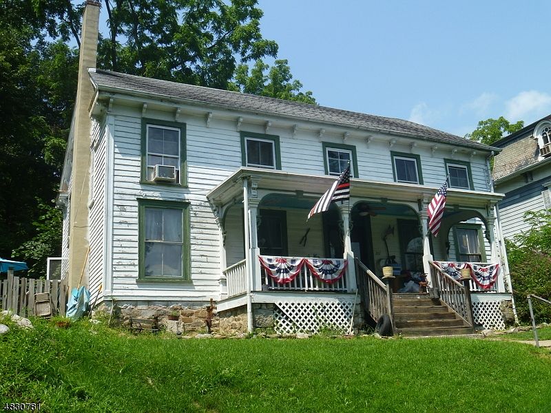 2nd image of 267 Main St