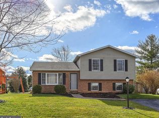 3 Meadow Ln, Hanover, PA 17331