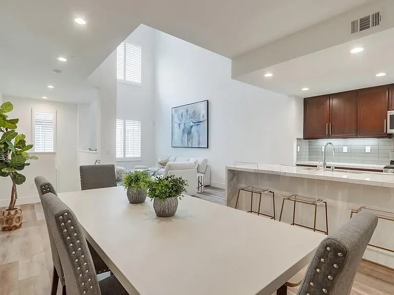 65 Waldorf — Photo 13