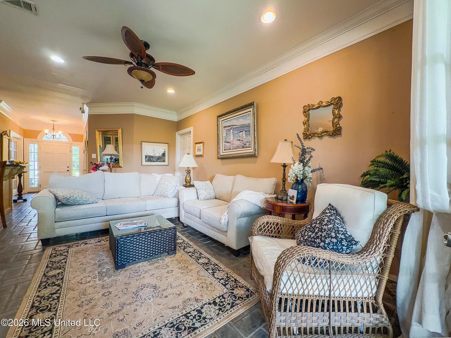 4 bed, 3.0 bath, 2680 sqft, $3,200 — Photo 4