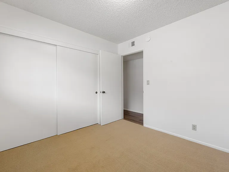 841 Landsford St — Photo 18
