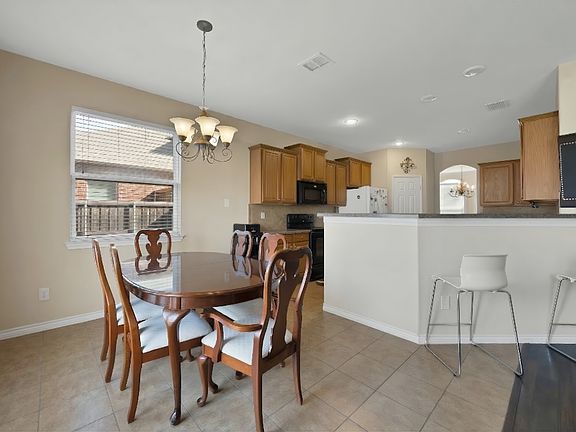 5th image of 709 Decatur Way