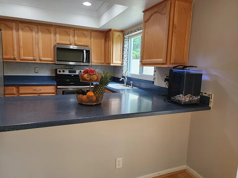 Kitchen breakfast bar