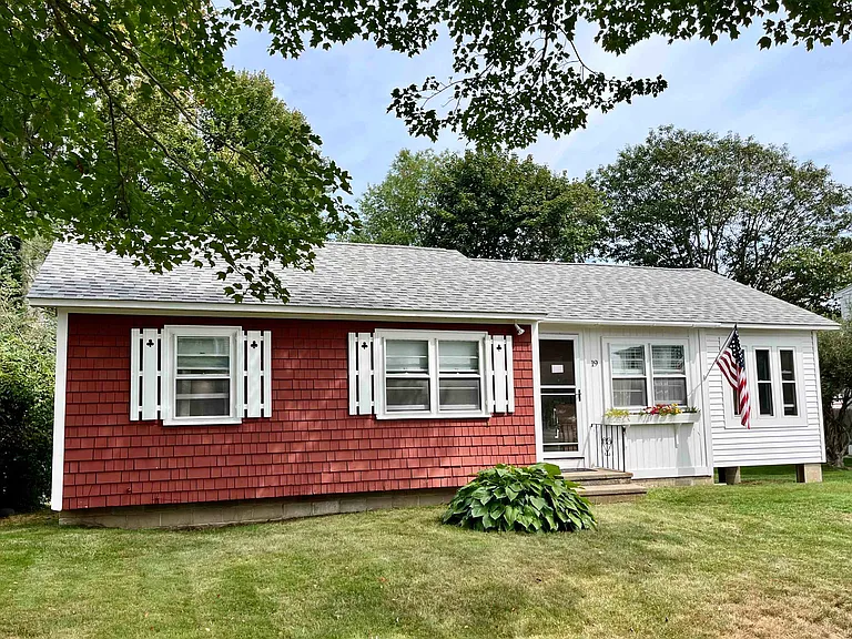 19 Myrica Ave — Photo 1