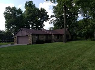 1469 Woodscliff Dr, Anderson, IN 46012