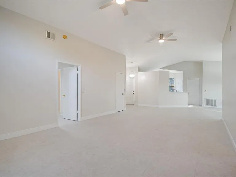 1542 Brook Hollow Dr — Photo 7