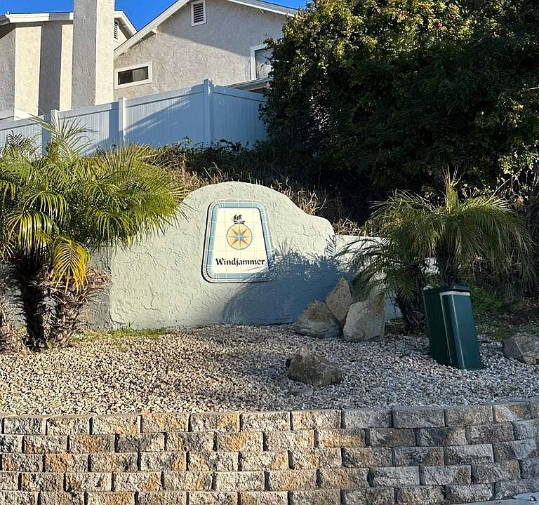 1st image of 367 Windjammer Cir