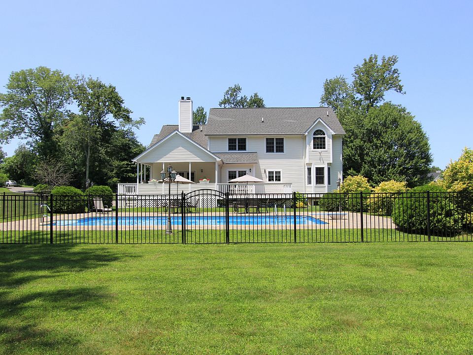 1st image of 4 Vine Ln