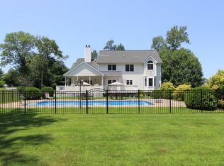 4 Vine Ln, Granite Springs, NY 10527