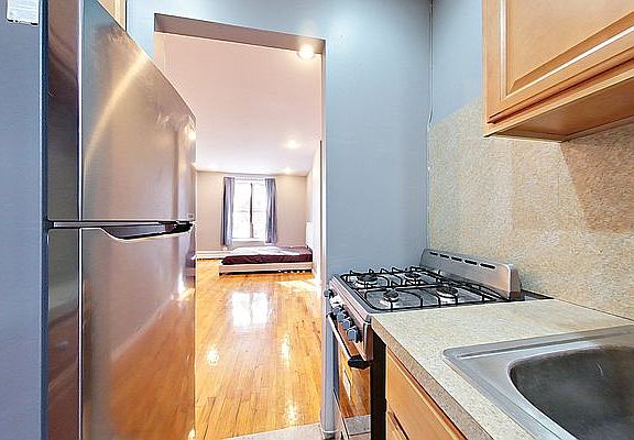 5th image of 247 New York Ave #10