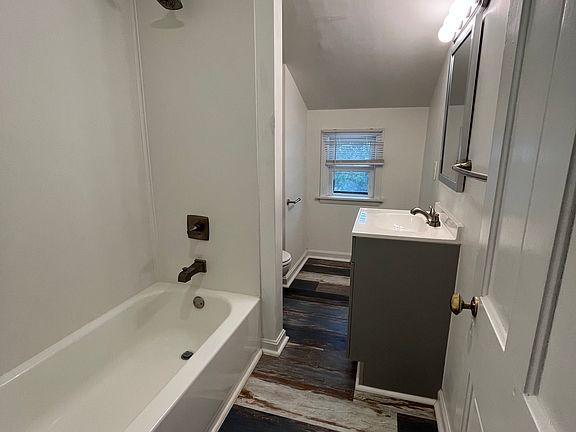 Bathroom (view from door)