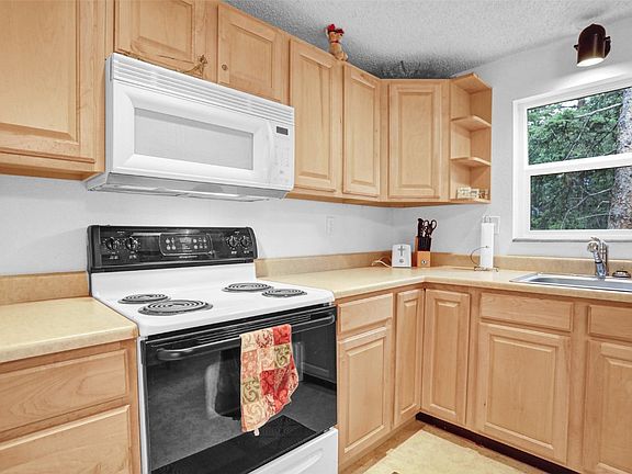 4th image of 57 Bemrose Trail