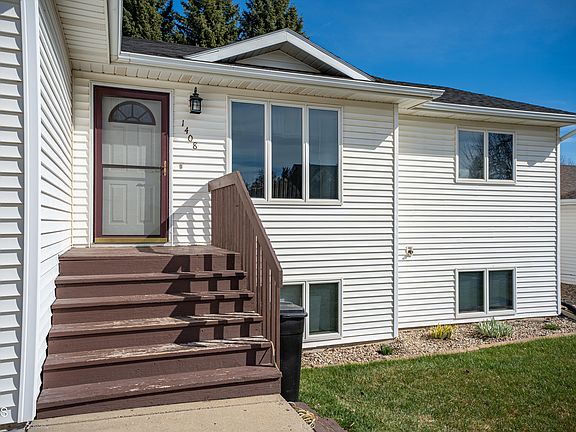 3rd image of 1408 19th St SE