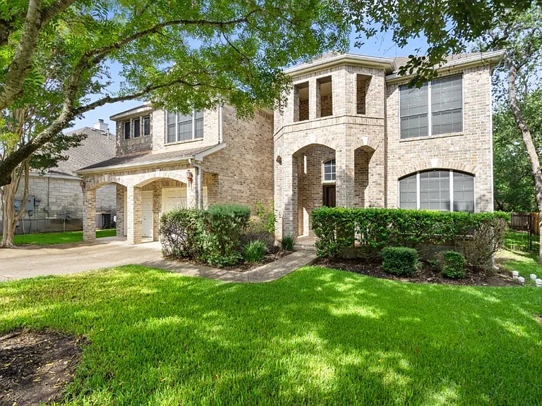 10724 Thoroughbred Dr — Photo 4