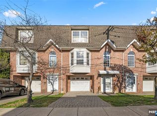 29 Prospect St, Palisades Park, NJ 07650