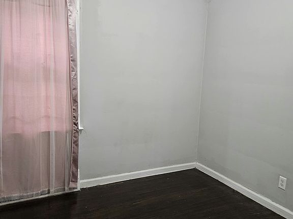 5th image of 20067 Bradford St