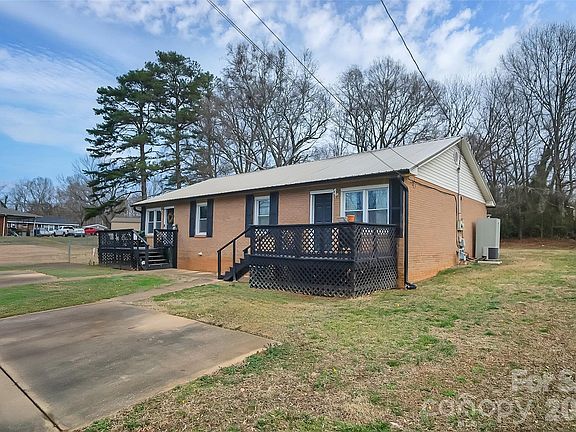 3rd image of 708-710 Harmon Rd